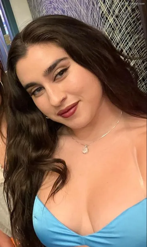 Lauren Jauregui photo 1 of 678