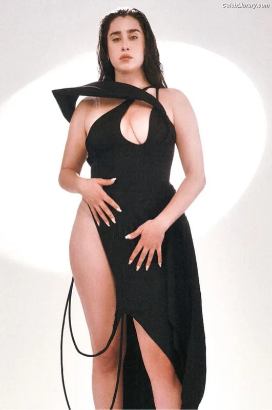 Lauren Jauregui photo 2 of 678