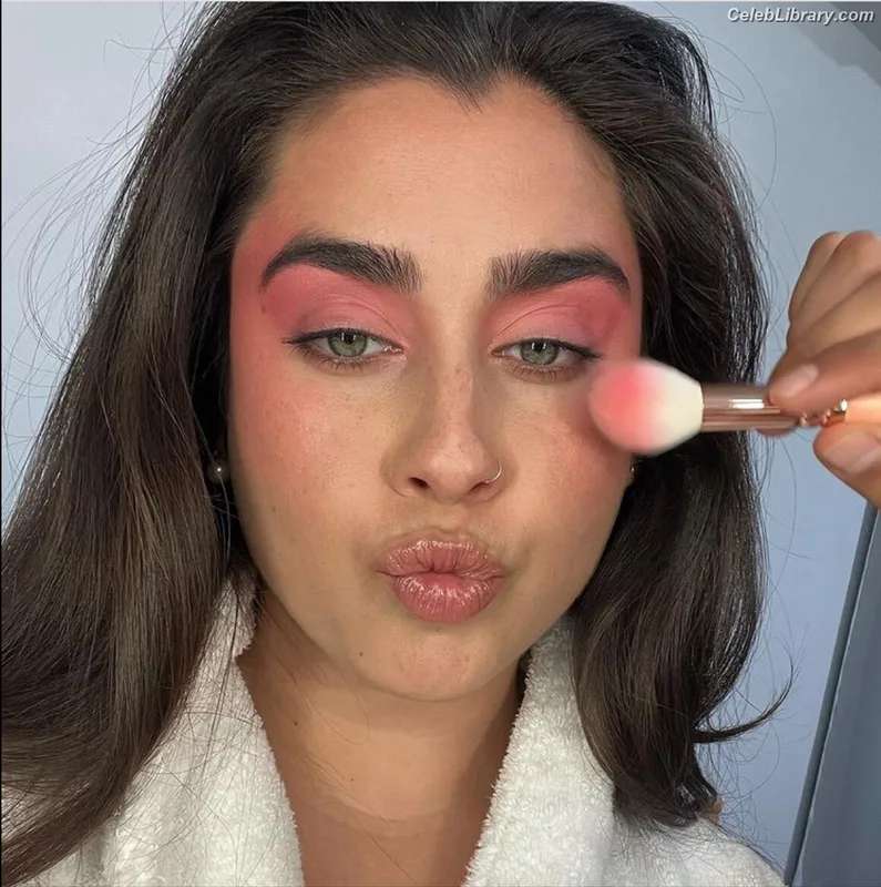 Lauren Jauregui photo 5 of 678