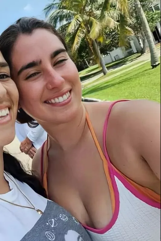 Lauren Jauregui photo 7 of 678