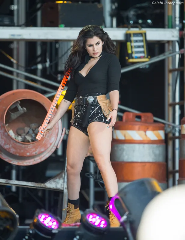 Lauren Jauregui photo 16 of 678