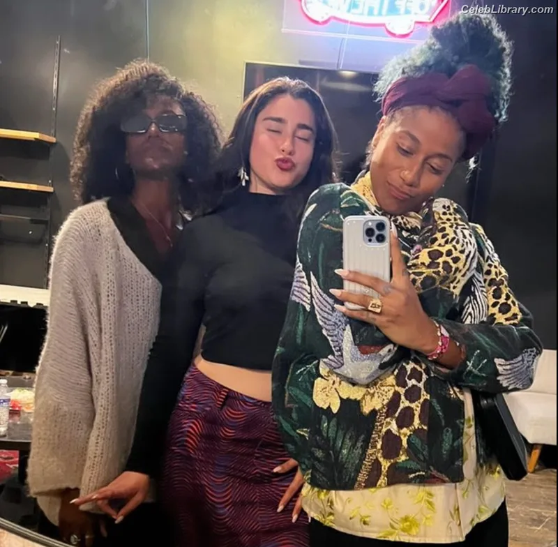 Lauren Jauregui photo 2 of 678