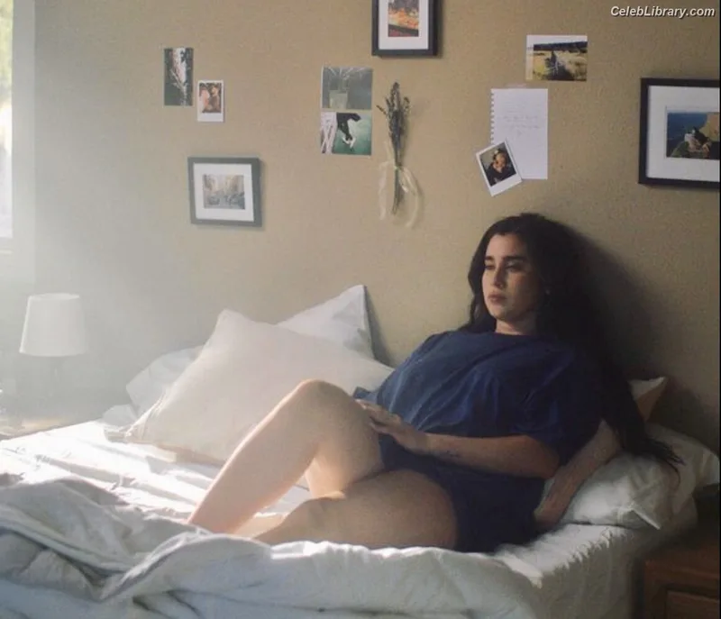 Lauren Jauregui photo 4 of 678