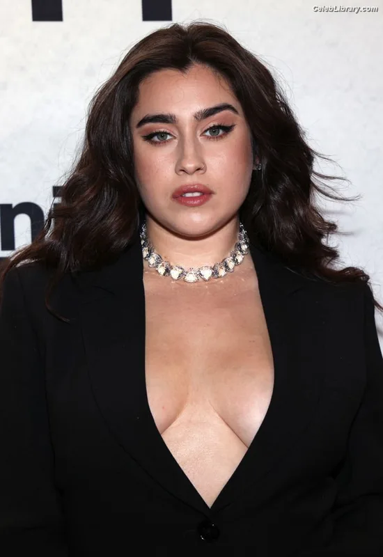 Lauren Jauregui photo 6 of 678