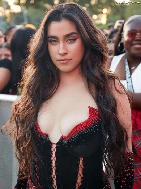 Lauren Jauregui photo 7 of 678
