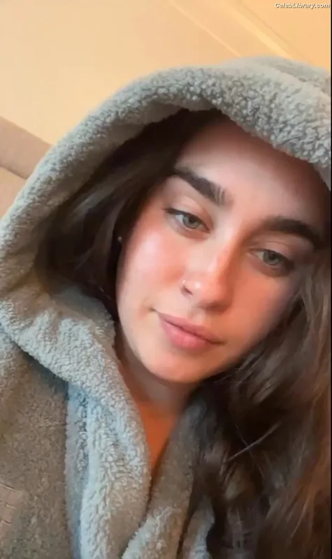 Lauren Jauregui photo 9 of 678