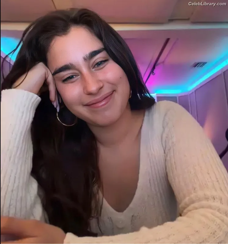 Lauren Jauregui photo 11 of 678