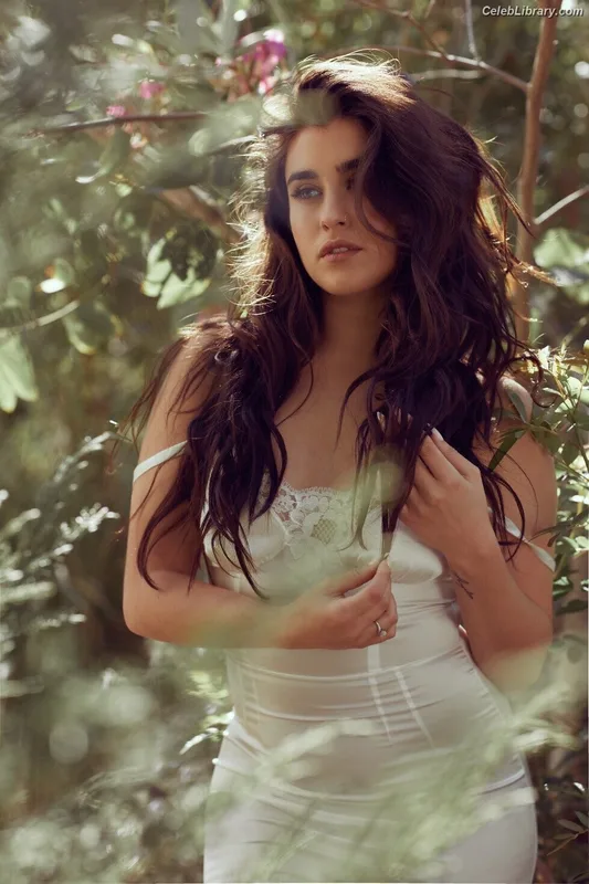Lauren Jauregui photo 12 of 678
