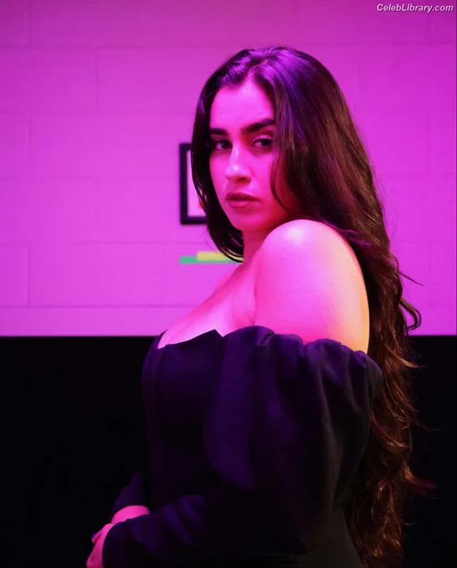 Lauren Jauregui photo 14 of 678