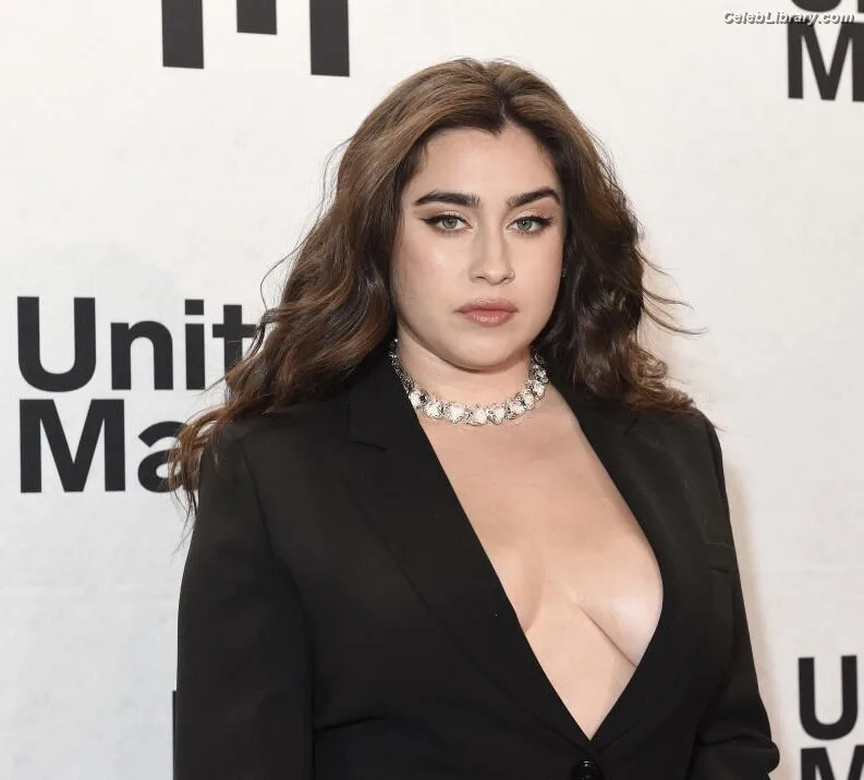 Lauren Jauregui photo 16 of 678