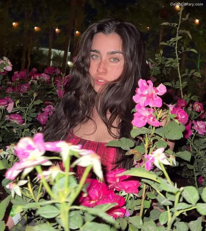 Lauren Jauregui photo 18 of 678