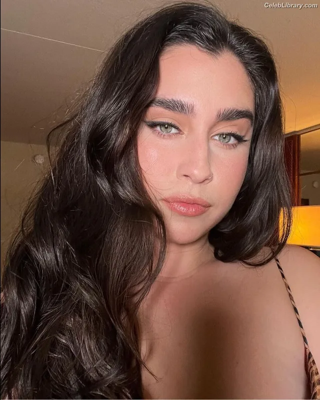 Lauren Jauregui photo 6 of 678