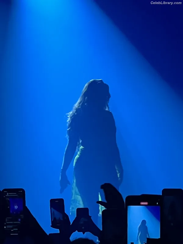 Lauren Jauregui photo 7 of 678