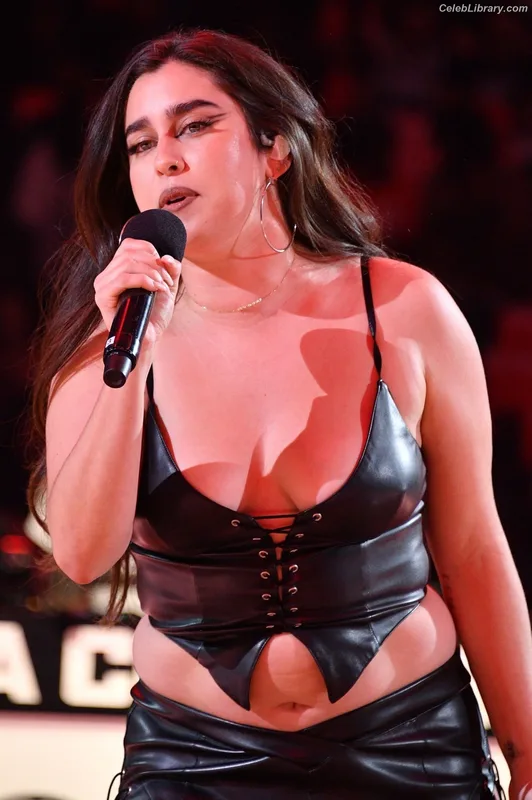 Lauren Jauregui photo 9 of 678