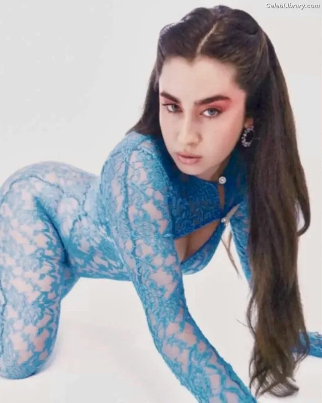 Lauren Jauregui photo 11 of 678