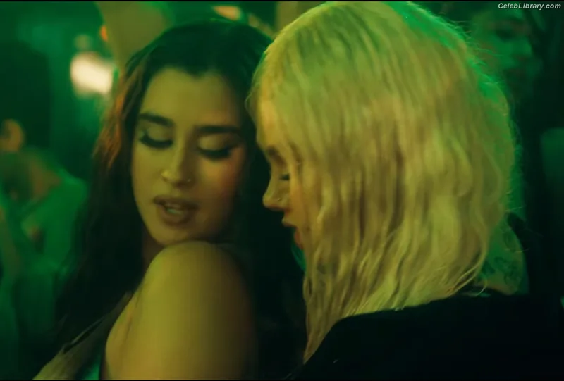 Lauren Jauregui photo 12 of 678