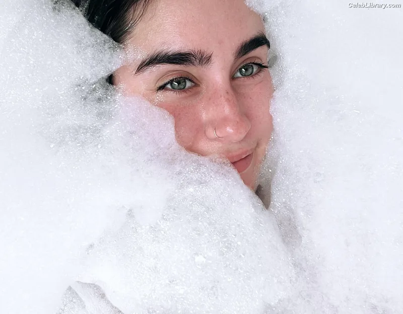 Lauren Jauregui photo 14 of 678