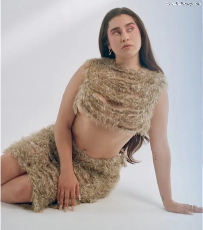 Lauren Jauregui photo 15 of 678