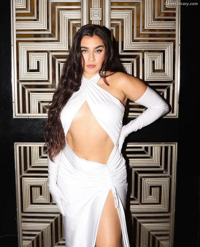 Lauren Jauregui photo 17 of 678