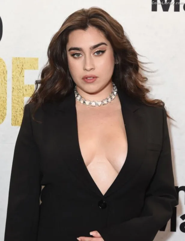 Lauren Jauregui photo 20 of 678