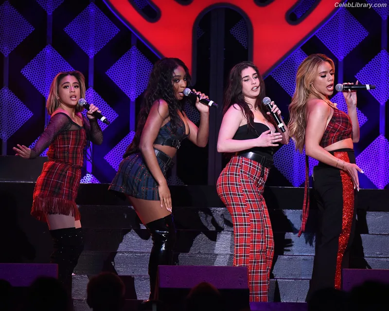 Lauren Jauregui photo 7 of 678