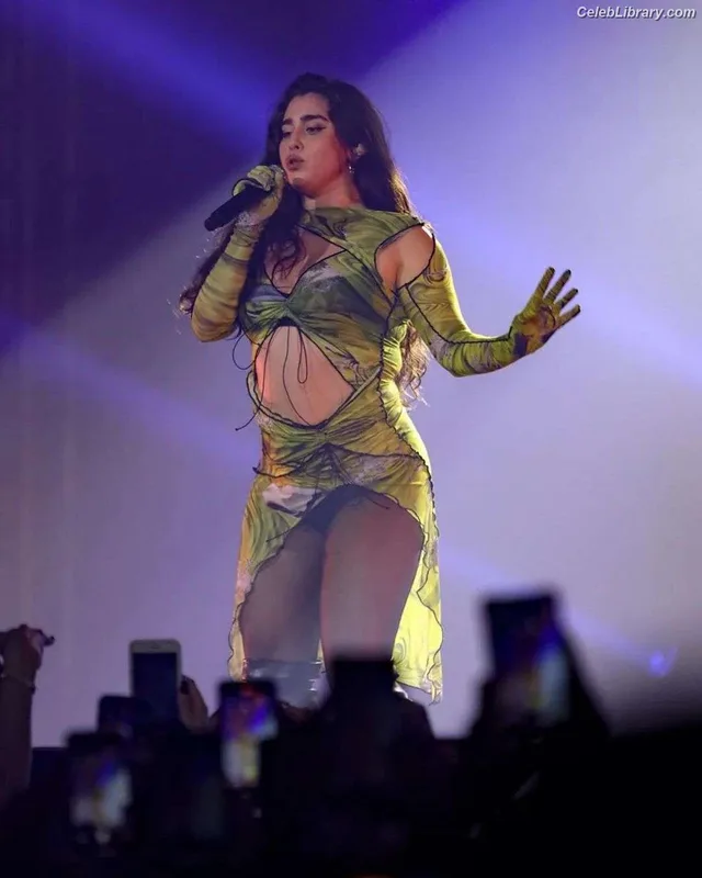 Lauren Jauregui photo 12 of 678