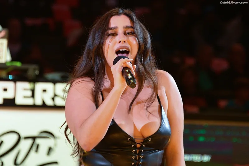 Lauren Jauregui photo 17 of 678