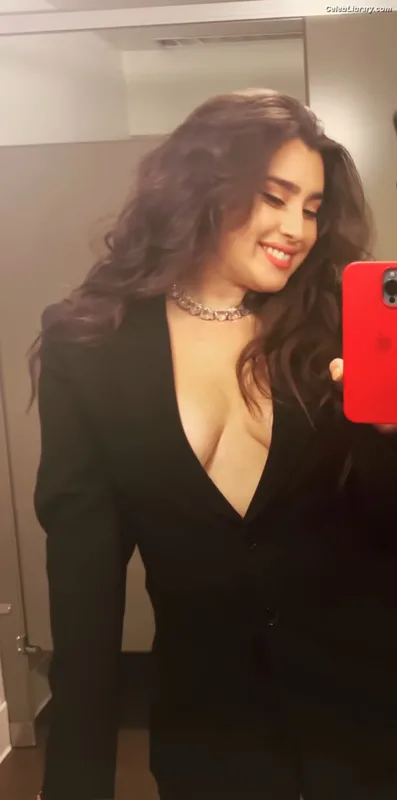 Lauren Jauregui photo 18 of 678