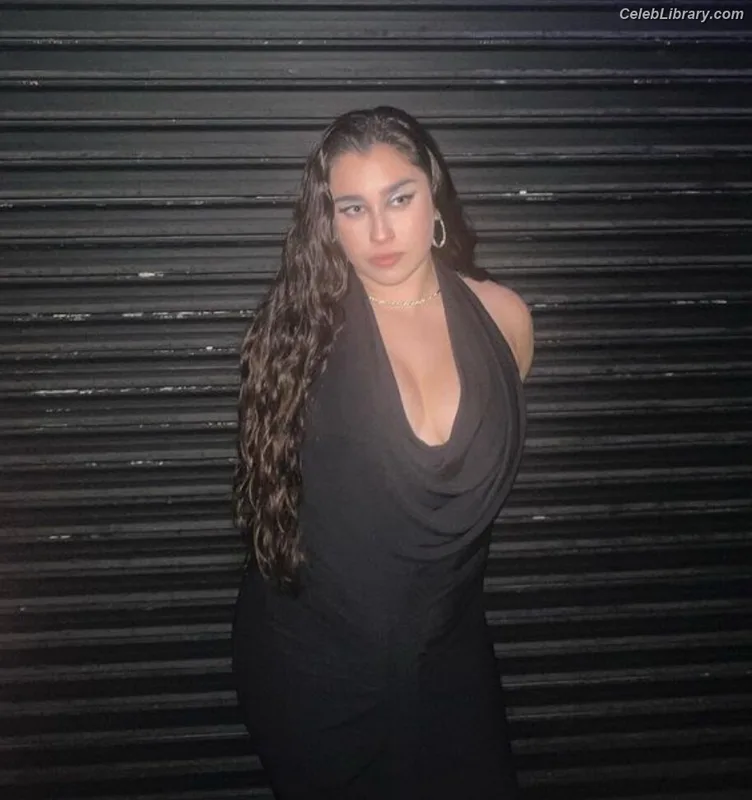 Lauren Jauregui photo 19 of 678