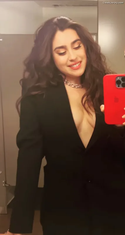 Lauren Jauregui photo 3 of 678