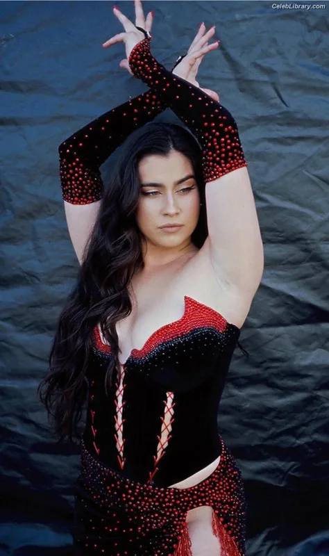 Lauren Jauregui photo 5 of 678