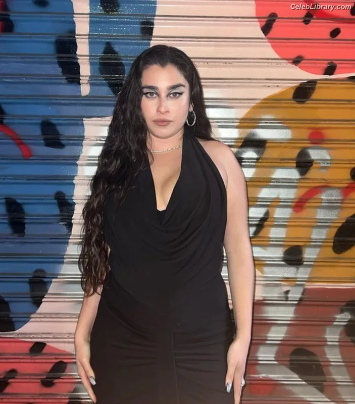 Lauren Jauregui photo 7 of 678