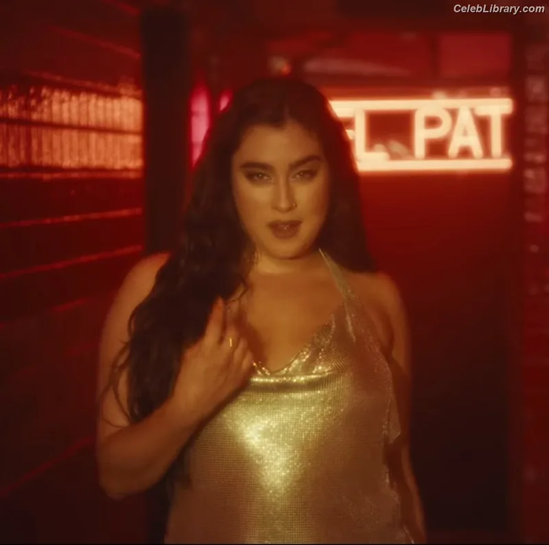 Lauren Jauregui photo 15 of 678