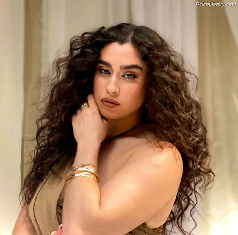 Lauren Jauregui photo 20 of 678