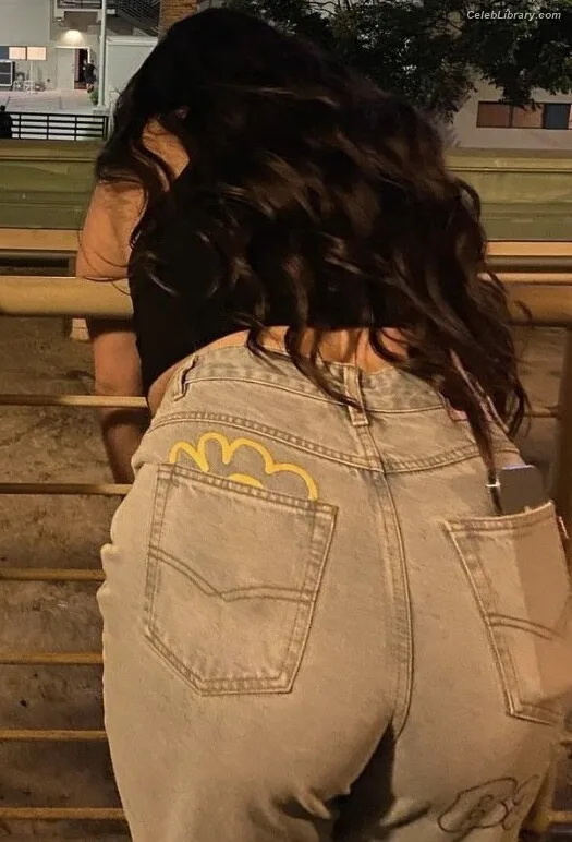 Lauren Jauregui photo 5 of 678