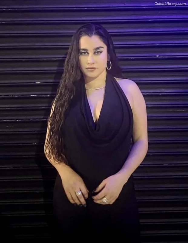 Lauren Jauregui photo 10 of 678