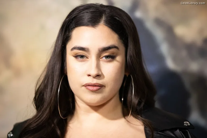 Lauren Jauregui photo 13 of 678