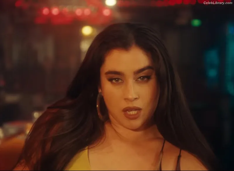 Lauren Jauregui photo 20 of 678