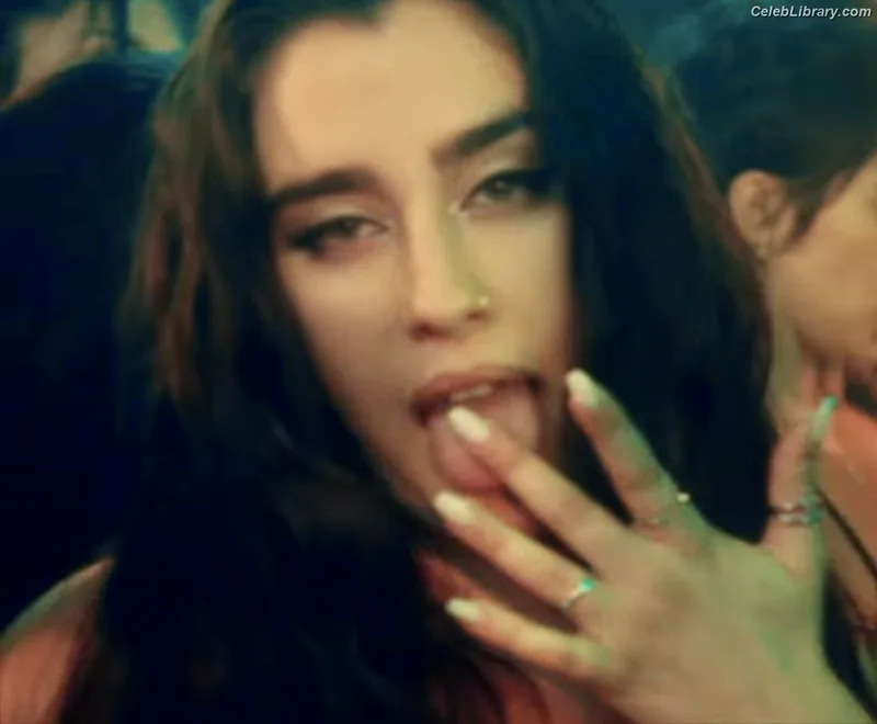 Lauren Jauregui photo 21 of 678