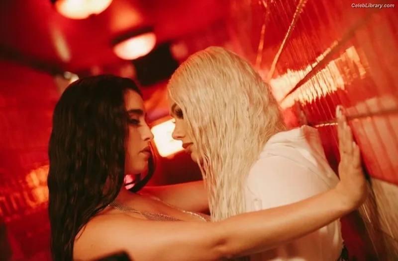 Lauren Jauregui photo 23 of 678