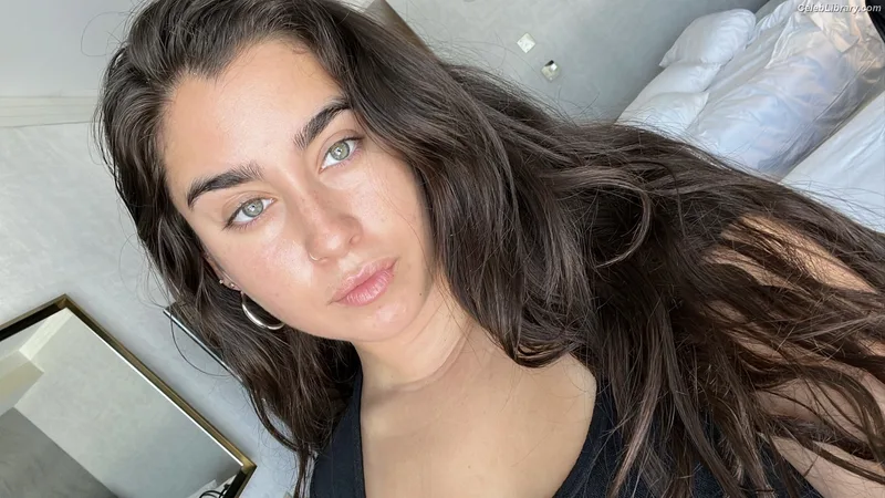 Lauren Jauregui photo 4 of 678