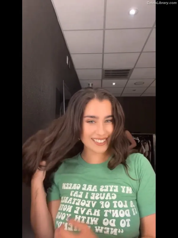 Lauren Jauregui photo 5 of 678