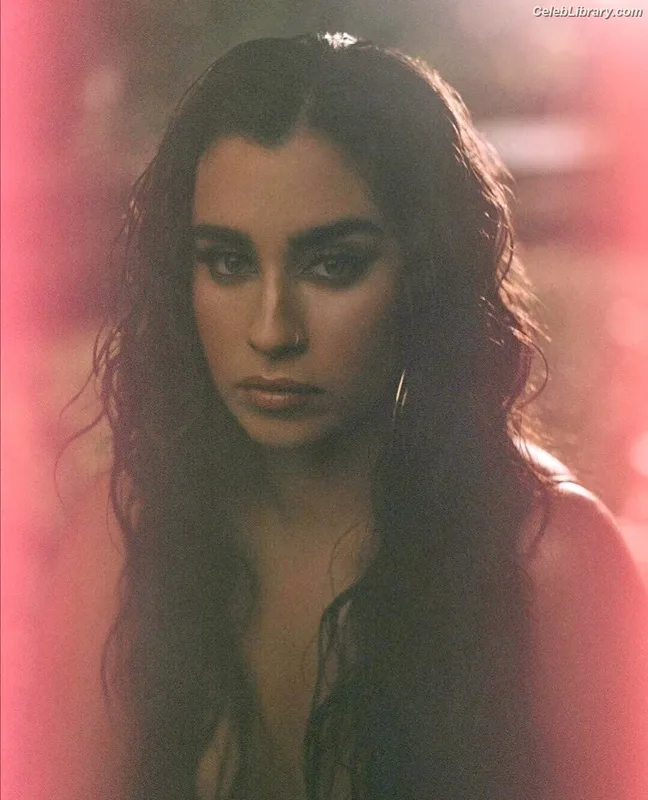 Lauren Jauregui photo 8 of 678