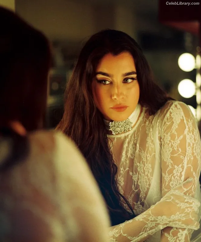 Lauren Jauregui photo 9 of 678
