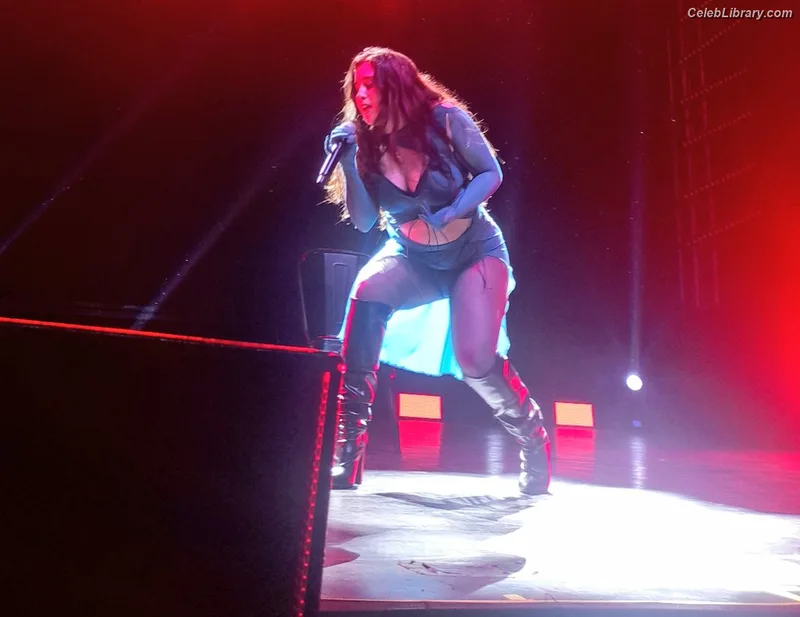 Lauren Jauregui photo 13 of 678