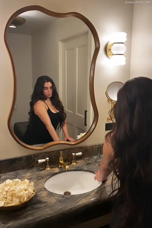 Lauren Jauregui photo 17 of 678