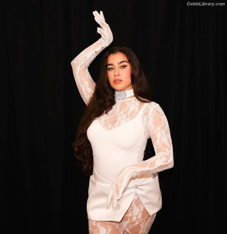 Lauren Jauregui photo 18 of 678