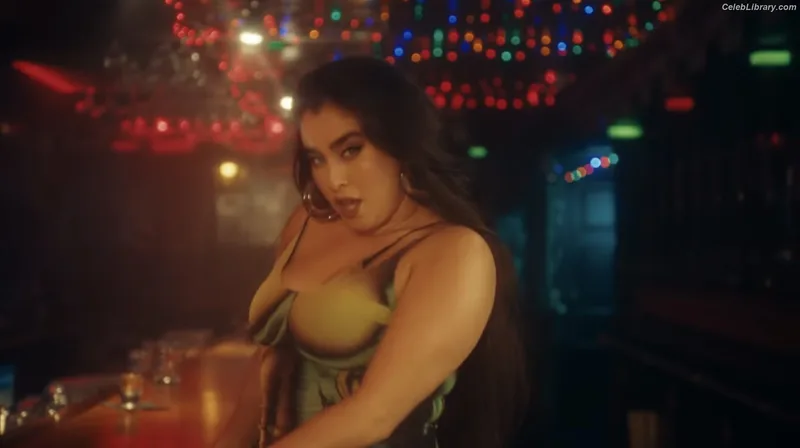 Lauren Jauregui photo 19 of 678
