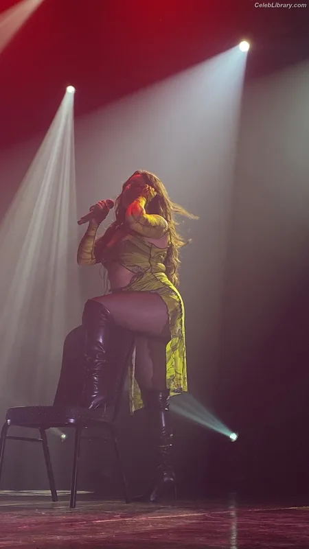Lauren Jauregui photo 24 of 678
