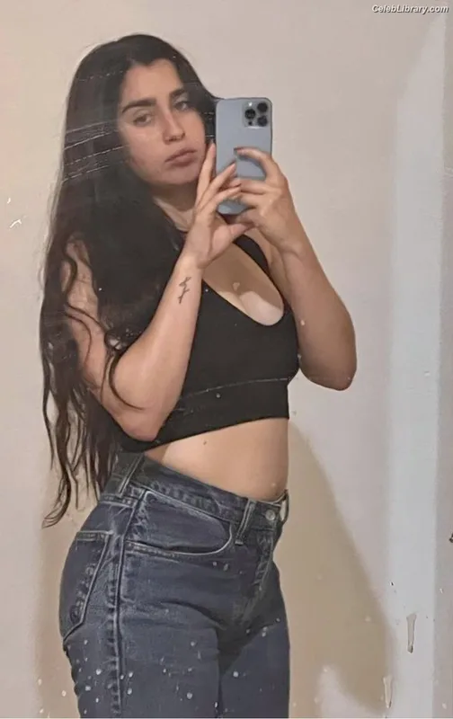 Lauren Jauregui photo 4 of 678